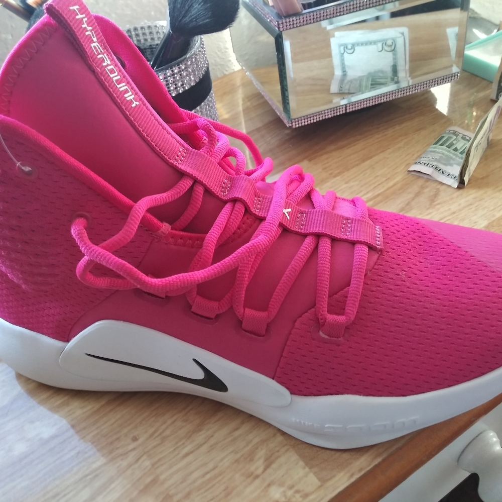 Nike Hyperdunk - Breast Cancer Awareness